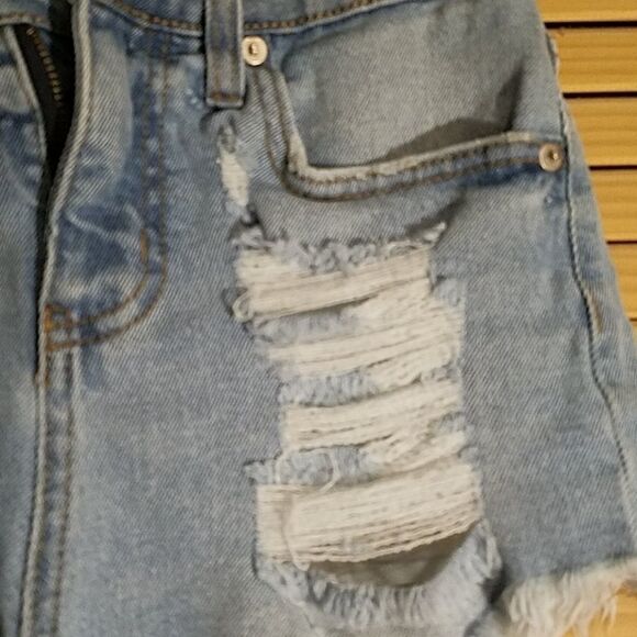 Wild Fable sz 2 distressed blue jean shorts - Picture 5 of 6